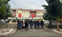 Polise taşlı saldırı: 10 kişi tutuklandı