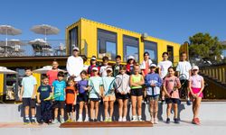 Kemer'de miniklerin tenis heyecanı