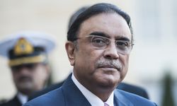 Zardari'nin bacağı kırıldı