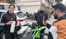 İlk ceza makbuzuyla hatıra fotoğrafı çektirdi