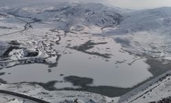 Yıldız Göleti’nin yüzeyi buz tuttu
