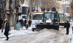 Yerleşim yerleri ulaşıma kapandı
