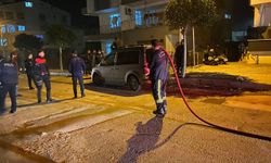 Kendini ve babasının aracını yakmak istedi