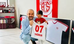 Antalyaspor minik taraftarın gönlünü aldı