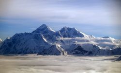 Dünyanın en yüksek dağı görüntülendi