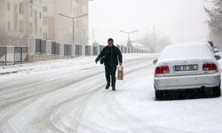 Uçak seferleri rötar yaptı