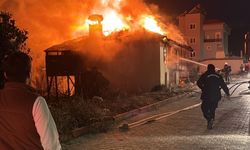 Kemer'de ev yangını