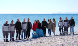 Konyaaltı Sahili'nde temizlik