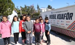 Mobil Kuaför TIR'ı köy köy dolaşıyor