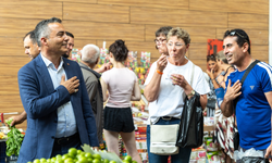 Başkan Kara pazarda vatandaşlarla buluştu