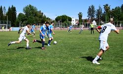 Kemer evinde berabere kaldı