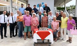 30 yıldır tatile gelen Alman çifte plaket