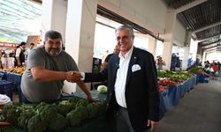 Başkan Topaloğlu pazar esnafını ziyaret etti