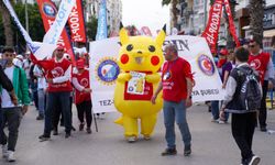 Antalya'da 'Pikachu'lu 1 Mayıs kutlaması