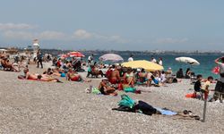 Tatili fırsat bilenler sahile koştu
