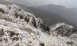 Kemer'e Mayıs'ta kar yağdı