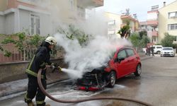 Yanan aracı hem videoya çektiler, hem de olayı yorumladılar