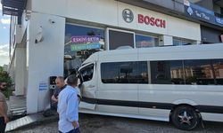Servis araçlarının kazası kamerada
