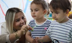 Minikler ipek böceği ile tanışıyor