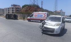 Ticari araç yandan çarptığı kamyoneti devirdi