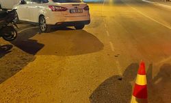 Motosiklet otomobile çarptı: 1 yaralı