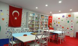 AÜ'lü öğrencilerden Hatay'da kütüphane