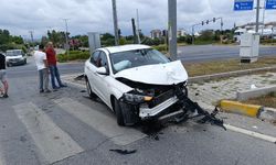 Çarpışan araçlar hurdaya döndü