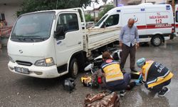 Kamyonet ile çarpışan motosikletin sürücüsü yaralandı