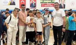 Genç sporcular madalyalarını aldı