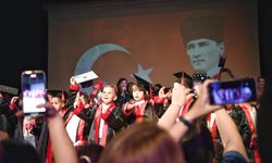 Minikler kep attı