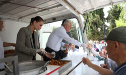 Korkuteli'de Ferdi Zeyrek için lokma dağıtıldı