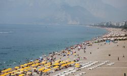 Konyaaltı Sahili'nde bayram yoğunluğu