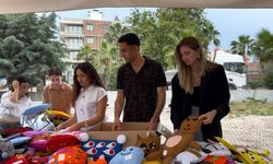 AÜ'lü öğrencilerden depremzede çocuklara hediye