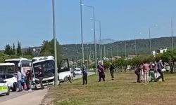 Kırmızı ışıkta bekleyen araçlara çarptı