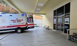 Kendi karnına bıçak sapladı