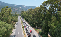 Dönüş yolunda 7 kilometrelik araç kuyruğu