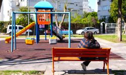 Konyaaltı'nın bankları renklendi