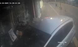 Otomobil kozmetik mağazasına girdi