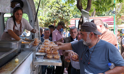 Ferdi Zeyrek için lokma dağıtıldı