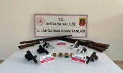 Antalya'da kaçak silah operasyonu