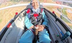 83 yaşındaki kadın kokpitte oturdu