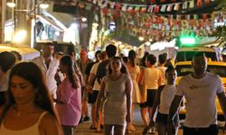 Kaleiçi'nin nüfusu gece 10 bini geçiyor