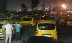 Havalimanında taksiciler iş bıraktı