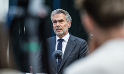 Hollanda'da hükümet dağıldı