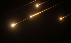 İran'dan peş peşe füze saldırıları