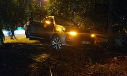 Kaldırımda yürürken otomobil çarptı