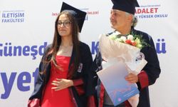 Kızının mezuniyetinde babasına da sürpriz yaptılar