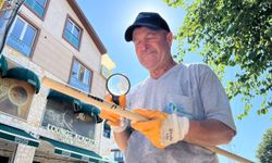 Süpürgeyle temizlik, büyüteçle sanat