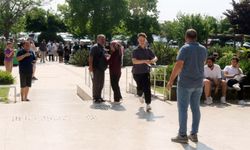 Sınava yetişmeye çalışan öğrenciye alkışlı destek