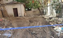 Yaşlı kadının evinden 13 kamyon çöp çıktı